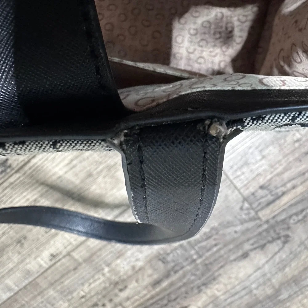 GUESS Tote Bag‎ G Logo Print Black Straps With Matching Pouch